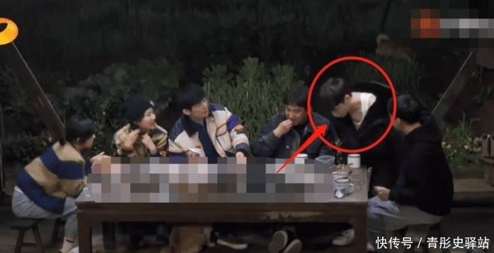 张艺兴 《向往5》张艺兴吃完饭就睡觉,粉丝知道原因后,弹幕被刷屏了