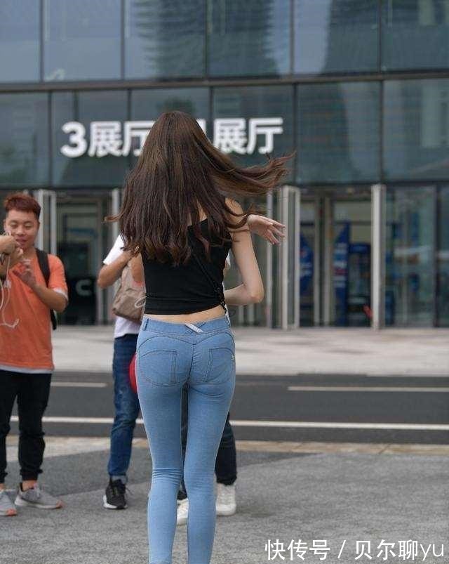 穿搭 充满女人味的打底裤穿搭,不乏时髦感,风靡街头!