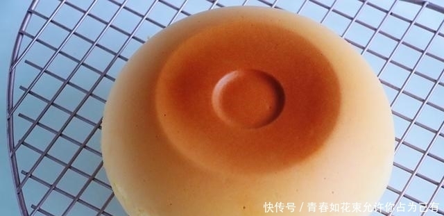 电饭煲做蛋糕,方法是关键,轻松做出8厘米高度,蓬松暄软又细腻