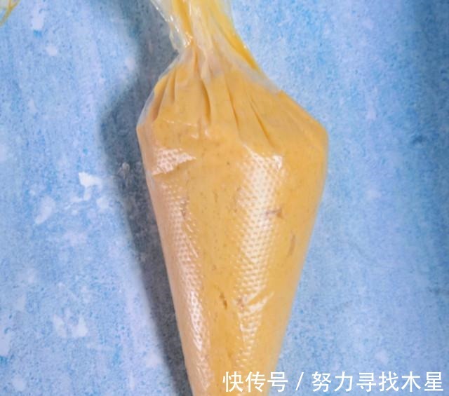 原味曲奇饼干,酥脆香甜,自己吃送人都不错!