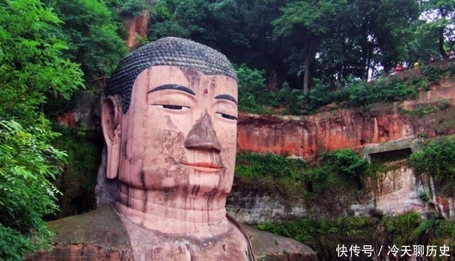 中年|专家根据一幅古画,发现乐山大佛在明朝之前,曾有一座雄伟的佛阁
