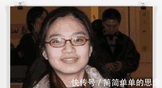 博士!同是美女你还是书法博士,看看她的书法再看你的,网友骂你亏不亏!