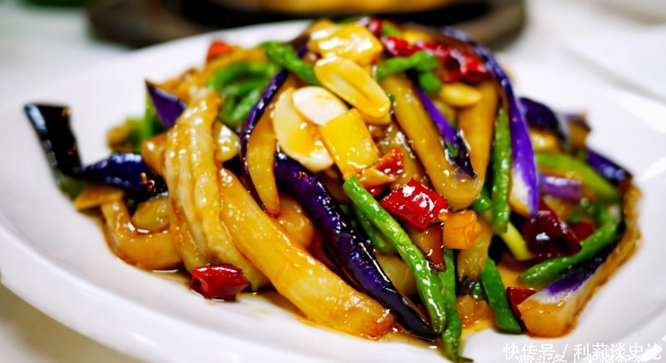 炒茄子|炒茄子时，不要着急下锅炒，教您一招，茄子炒好不发黑，不油腻