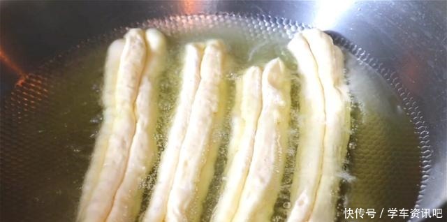 教你在家就能做的油条，口感松脆有韧性，健康又好吃，步骤简单！