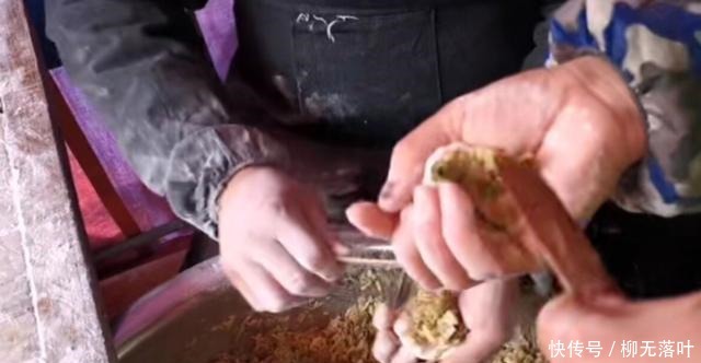 临平大集上的羊肉小笼包，老面发酵，羊肉腌制2天，一笼只需10元