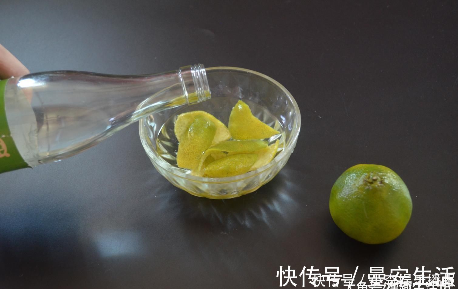 橘子皮|橘子皮加白醋太厉害了, 很多人都不知道有啥用, 看完你会感谢我的
