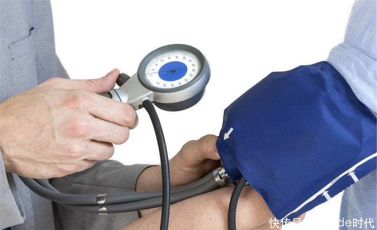 血压高的人,饭前做到2字,睡前坚持2事,或许血压悄悄降下