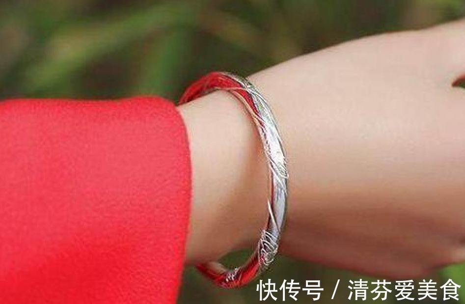 手镯|很多女性佩戴的银手镯，只是为了好看吗？还是对身体有什么好处？