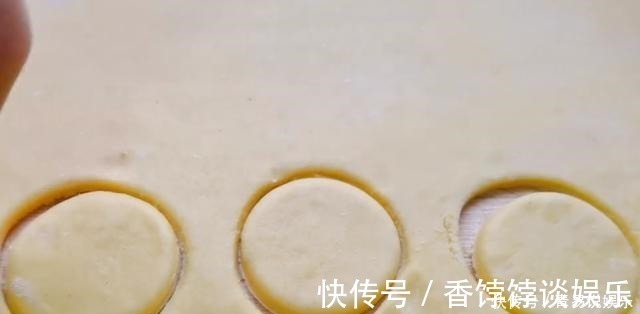 香甜|玉米面最解馋做法，就算胖成球，也能瘦成猴，香甜细腻，越嚼越香