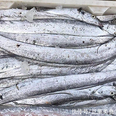 学会这道家常红烧带鱼，想低调都不行