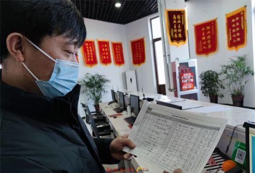 春节我在岗丨高相刚：用心点亮老街美丽景致