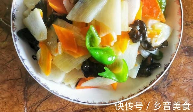 青红椒|秋天养胃常吃山药,这样做简单快手没难度,每次一大盘不够吃的!