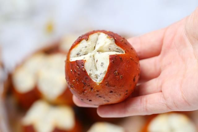 烤箱|自制低脂碱水球,无糖无油营养十足,饱腹感强适合减肥人群食用