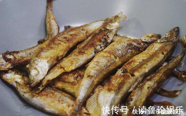 多春鱼|煎鱼时,记住2个要点,不管啥锅啥鱼,都不破皮不粘锅,鱼肉鲜嫩
