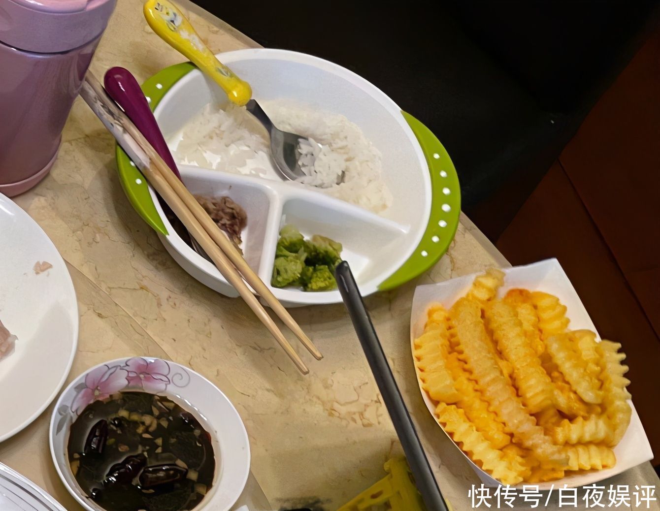 楊穎|黃曉明暗搓搓秀恩愛，深夜更博曬美食，菜品跟餐具成焦點
