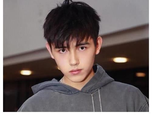 赵一涵|官媒再次“亮剑”,“被爹妈强捧”的5位星二代,好日子结束了?