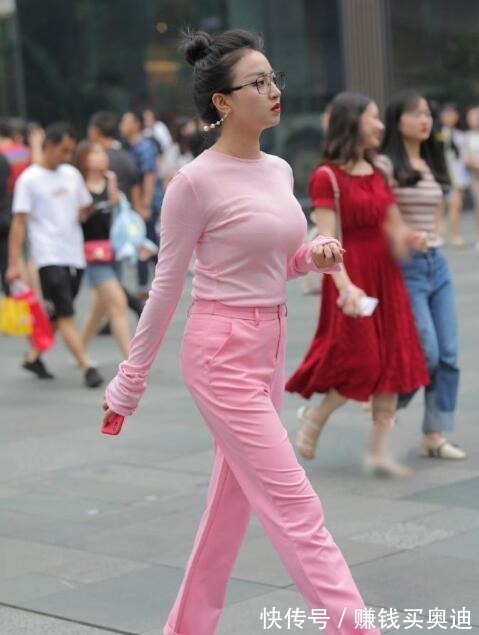 雅致 减龄雅致的裤装穿搭,粉色系搭配气质女生都喜欢!
