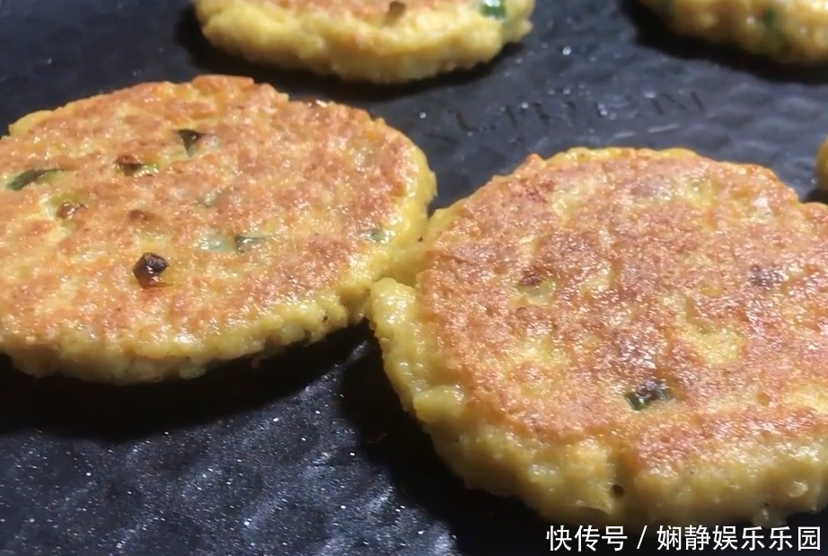  早上|豆腐又出新吃法，做法简单，外酥里嫩，早上花几分钟做一大盘