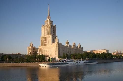 中年|世界上最好的酒店之一,由斯大林设计,还配备了9艘游艇