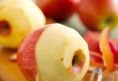 肠胃|睡觉前吃苹果积累毒素营养师告诉你两个最适合吃苹果的时间