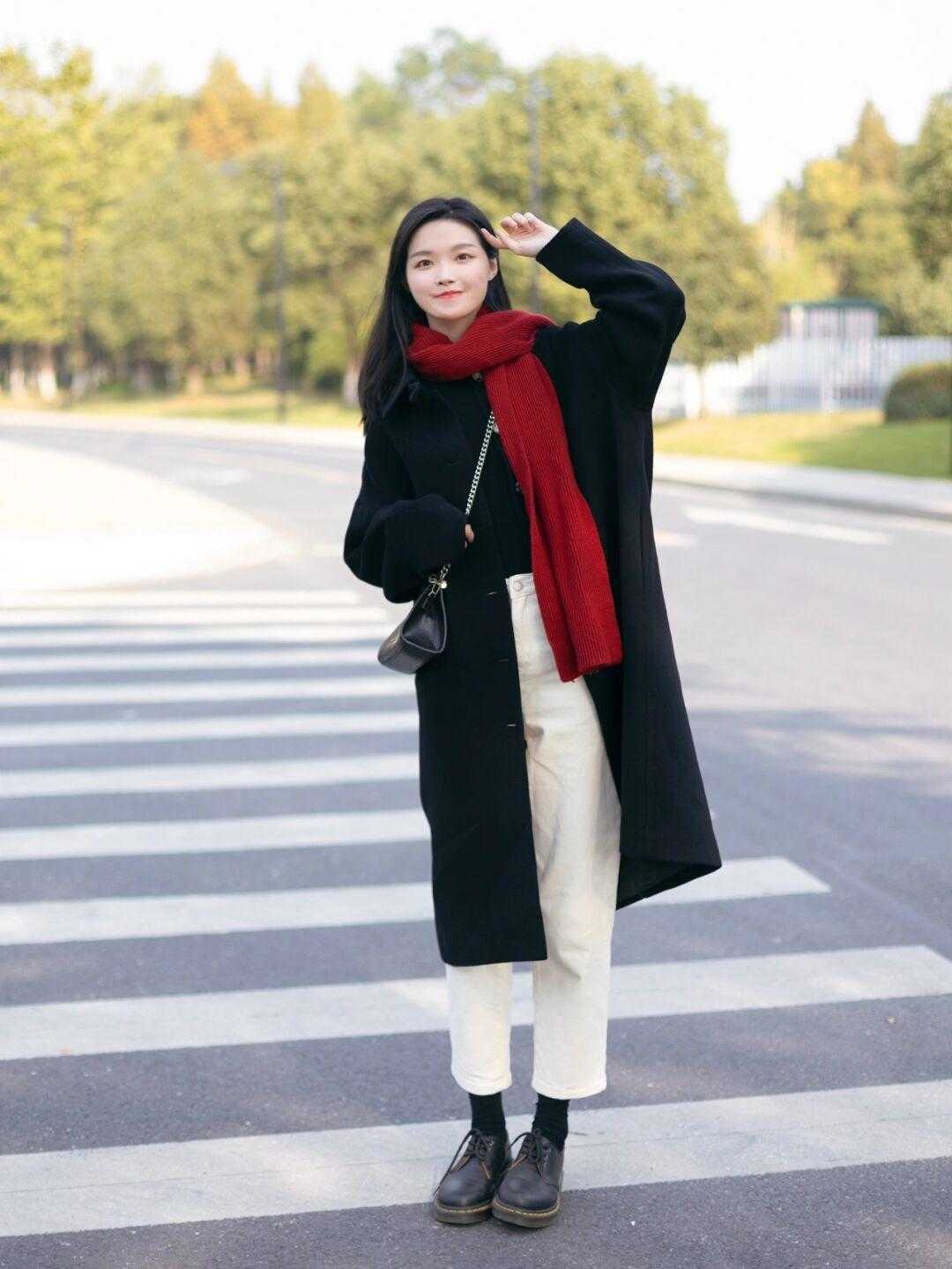 针织长裙|这个冬季的大衣这样搭,日常清新才是最佳