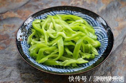 夏天|夏天遇上此菜，我从来不还价，三两下炒一盘，比大鱼大肉都香！