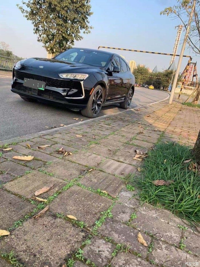 国产车|享受放荡不羁的赛力斯SF5，黑赛所向披靡！