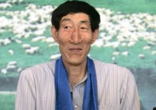 篮球|2米36巨人鲍喜顺,不听医生劝阻执意生下一子,如今儿子怎么样