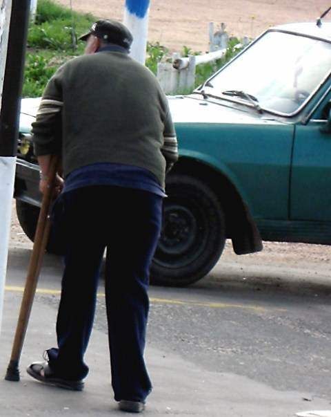  骨折|老年易骨折？教你3招预防，骨质疏松远离你