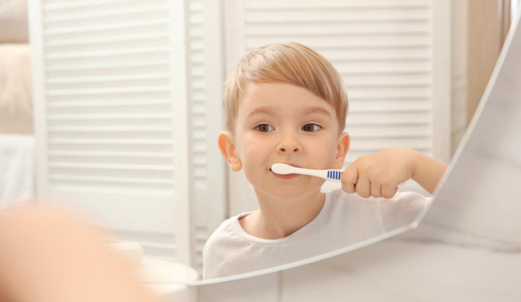 刷牙|让小孩子刷牙很困难？习惯敏感期在家用4个方法让娃爱上刷牙