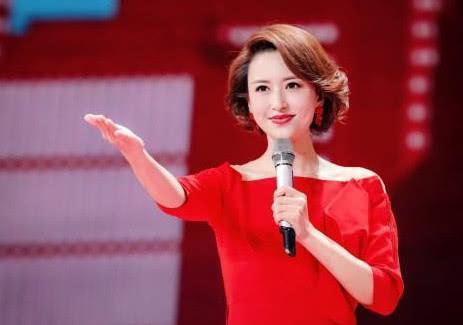 “著名”節(jié)目女主持，出名后嫁大“20歲”老公，兩人站一起像父女