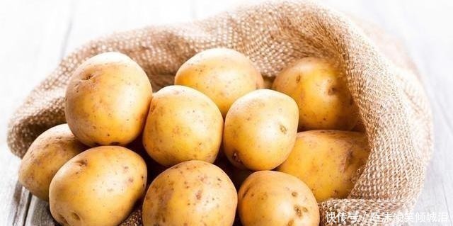 土豆|土豆去皮原来这么简单,现在才知道,教你一招,再也不用削皮了