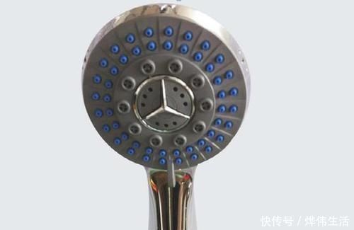 卫生间|卫生间不要装手持花洒了，如今早流行装这种，洗澡舒服又方便
