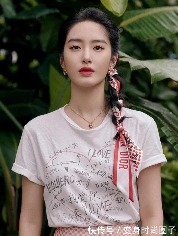 法式 法式搭配,如何运用丝巾提升造型质感,适合三十岁以上的女士!