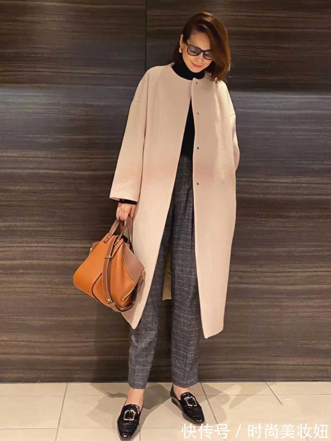 优雅|40岁之后要会优雅穿搭,看她的搭配简洁高级,中年女人学一学