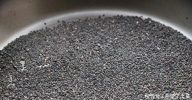 红糖|怕热多吃它，不磨豆浆不泡醋，每天吃2勺好处多，夏天别忘了吃！