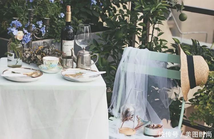 130㎡大露台，花1年改造成“花草蔬果园”，体验屋顶上的田园生活