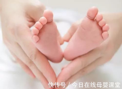 宝宝|宝宝“嗝嗝嗝”不停、难受,5大妙招帮宝宝快速止嗝!