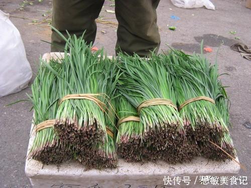 叶韭菜|买韭菜时，挑宽叶还是细叶，菜农：别再挑错了，难吃还浪费钱