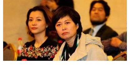 董卿：關(guān)愛老同事，《朗讀者3》中通過《床前明月光》致敬敬一丹