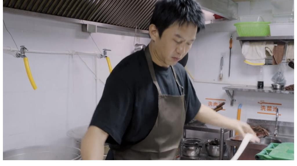 邓超给家人做biangbiang面，没放油泼辣子，孙俪激动发文秀恩爱