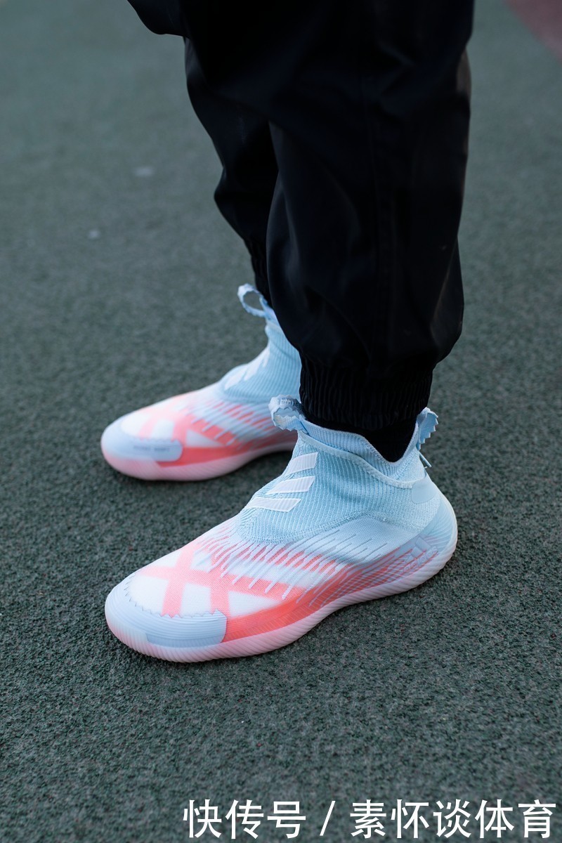 adidas 顶级缓震!颜值新巅峰!adidas憋了一年的大招悄悄登场