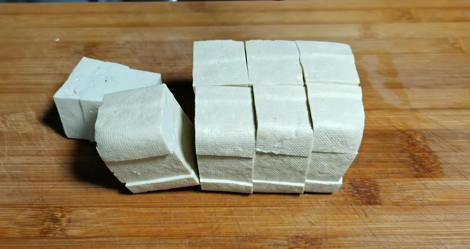 街边小吃浇汁豆腐的做法,外焦里嫩,越吃越香,再多都吃不够