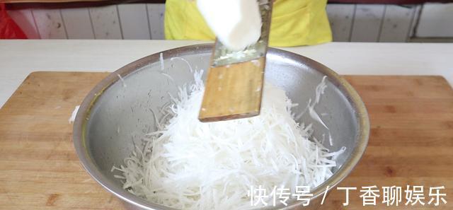 美味|饺子别再煮着吃，教你这样做，外皮金黄酥脆，馅料滑嫩流汁，美味