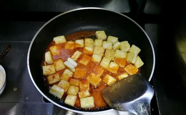 肉也贵，青菜也贵，还是在家吃豆腐吧，2块钱做一盘，真是实惠