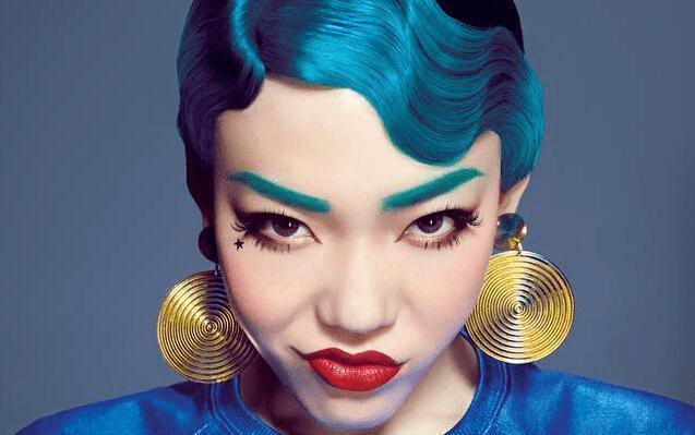 巔峰時刻|悲催“巨星”吳莫愁:從“1.3億出場費”到消失不見,她經(jīng)歷了啥