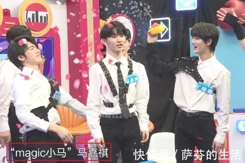 时代少年团做自我介绍，谁注意宋亚轩和其他人的区别？对组团最大的尊重