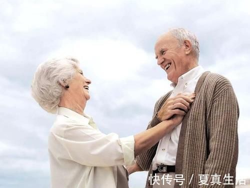 老年人|老人失眠半年，助眠药物也无法缓解，医生：她忽视了一个重要因素