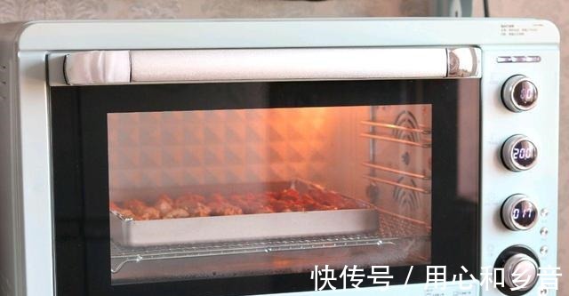 口感绝佳的童年小食,孜然牙签肉,香酥脆嫩,美味无比!