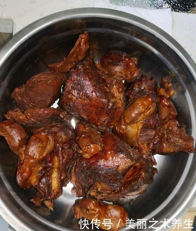 这东西50元1斤,再贵也要吃,有条件就给孩子买,强筋骨身体棒